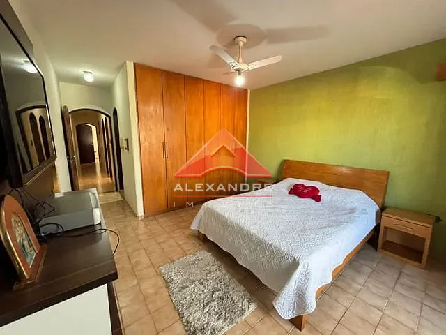 Casa com 138m² 4 quartos e 1 banheiro, à venda, no bairro Jardim Ismênia em São José dos Campos