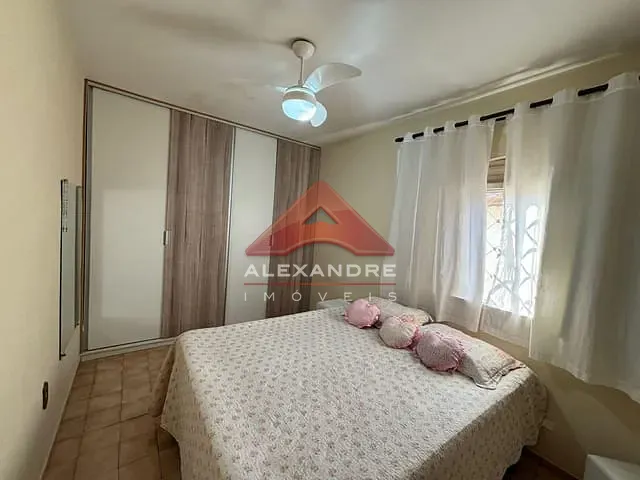 Casa com 138m² 4 quartos e 1 banheiro, à venda, no bairro Jardim Ismênia em São José dos Campos