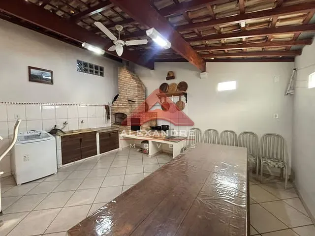 Casa com 138m² 4 quartos e 1 banheiro, à venda, no bairro Jardim Ismênia em São José dos Campos