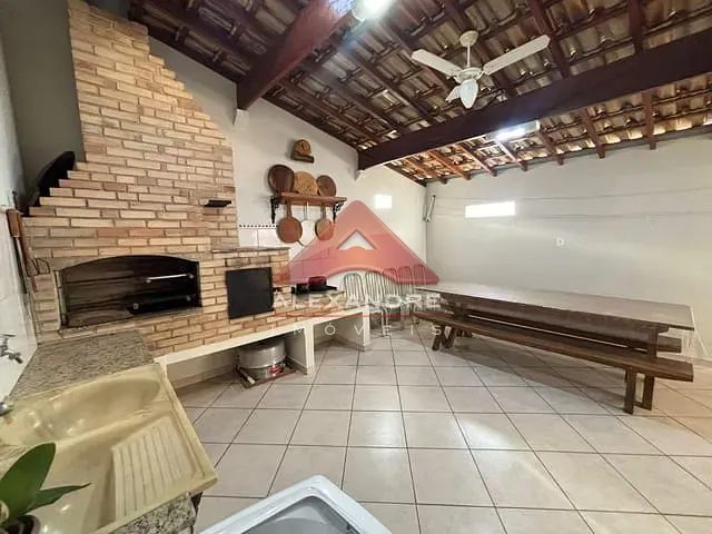 Casa com 138m² 4 quartos e 1 banheiro, à venda, no bairro Jardim Ismênia em São José dos Campos