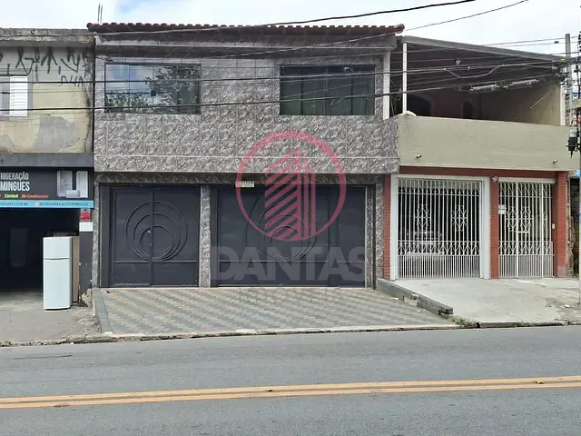 Sobrado com 258m² 4 quartos e 4 banheiros, à venda, no bairro Parque Santa Teresa em Carapicuíba