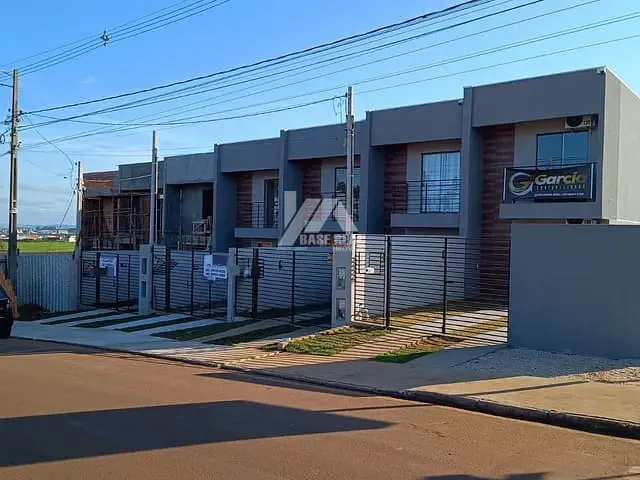 Sobrado com 64m² 2 quartos e 2 banheiros, à venda, no bairro Residencial Parque dos Pinheiros em Ponta Grossa