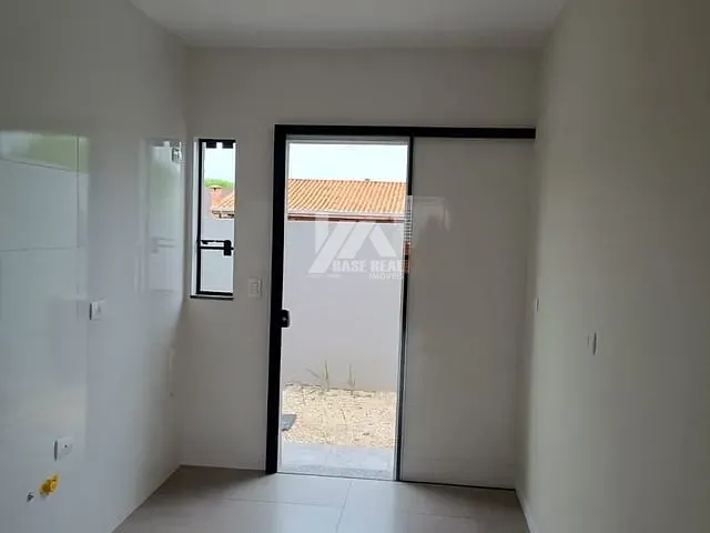 Sobrado com 64m² 2 quartos e 2 banheiros, à venda, no bairro Residencial Parque dos Pinheiros em Ponta Grossa