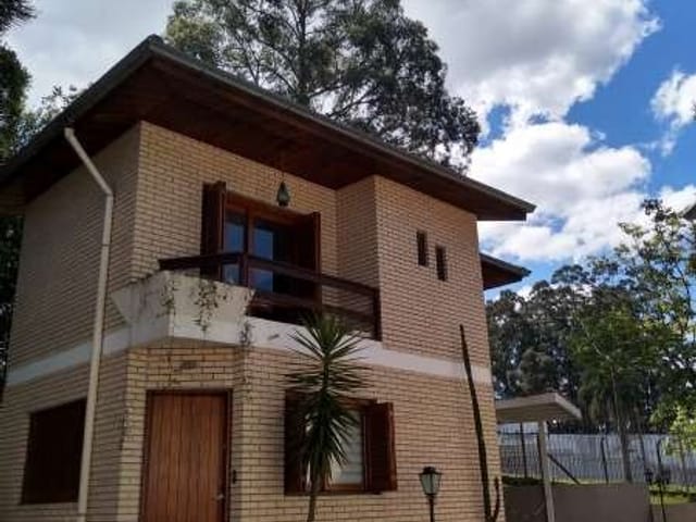 Sobrado 3 quartos e 2 banheiros, à venda, no bairro Petrópolis em Caxias do Sul