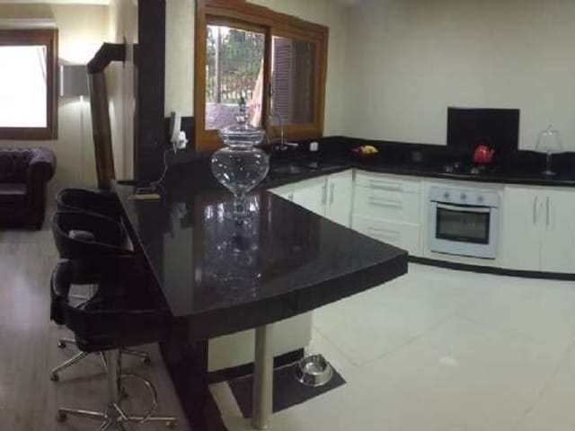Sobrado 3 quartos e 2 banheiros, à venda, no bairro Petrópolis em Caxias do Sul