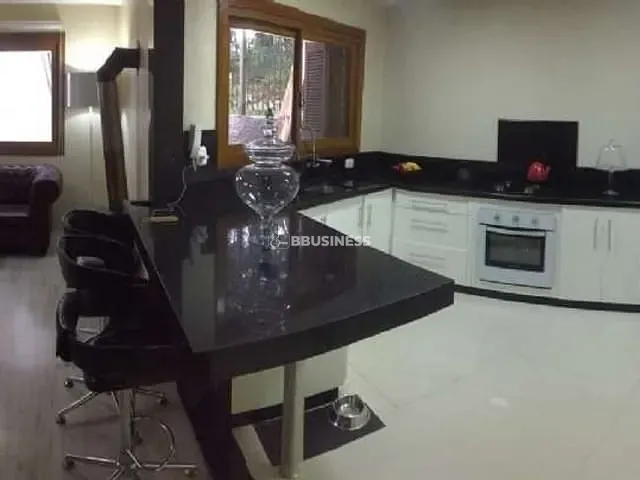 Sobrado 3 quartos e 2 banheiros, à venda, no bairro Petrópolis em Caxias do Sul