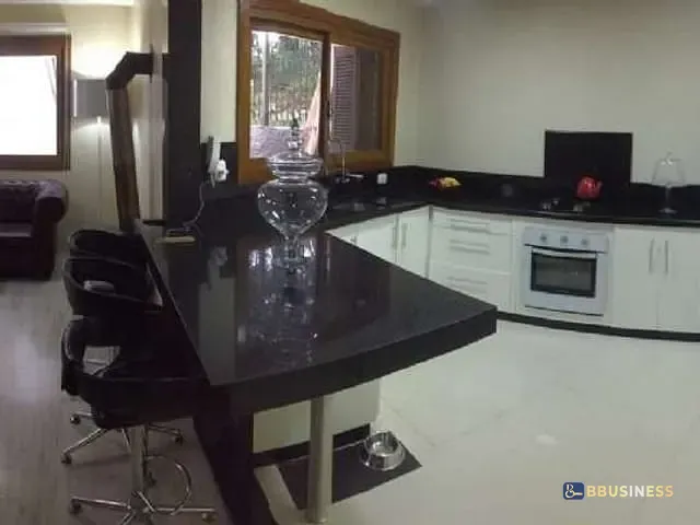 Sobrado 3 quartos e 2 banheiros, à venda, no bairro Petrópolis em Caxias do Sul