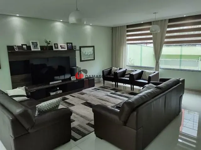 Sobrado com 234m², à venda, no bairro Olímpico em São Caetano do Sul