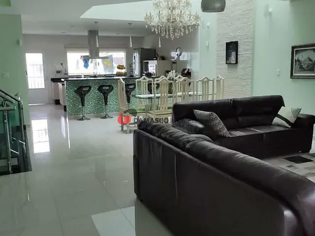 Sobrado com 234m², à venda, no bairro Olímpico em São Caetano do Sul