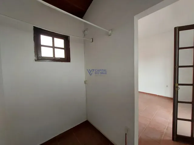 Sobrado 3 quartos e 3 banheiros, à venda, no bairro Bosque dos Eucaliptos em São José dos Campos