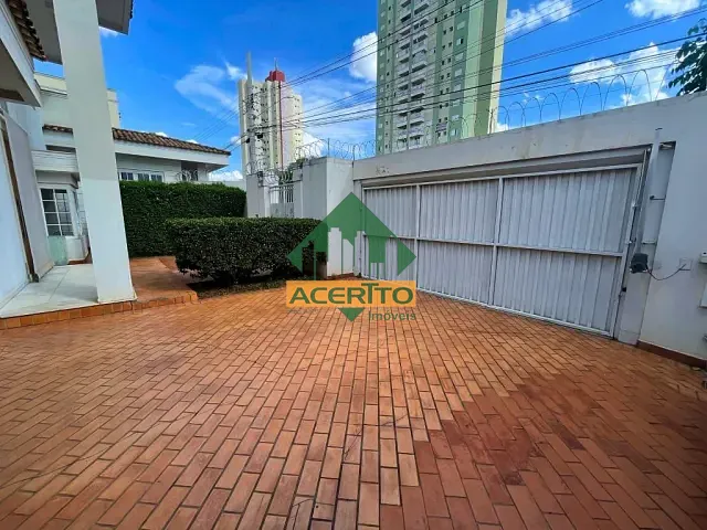 Sobrado com 600m² 4 quartos e 7 banheiros, à venda ou para alugar, no bairro Saudade em Araçatuba