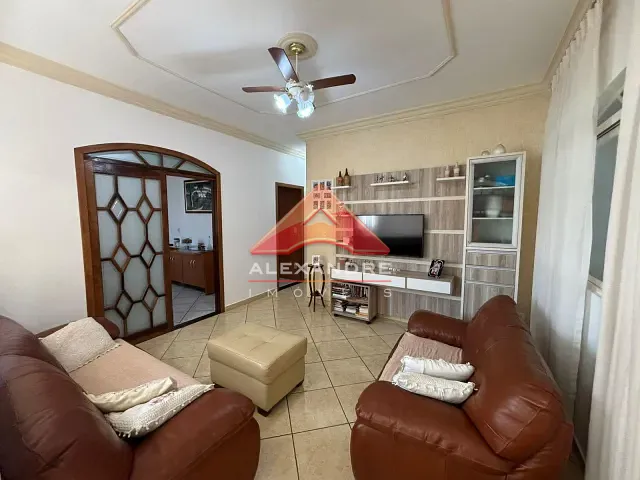 Casa com 360m² 4 quartos e 4 banheiros, à venda, no bairro Vila Tesouro em São José dos Campos