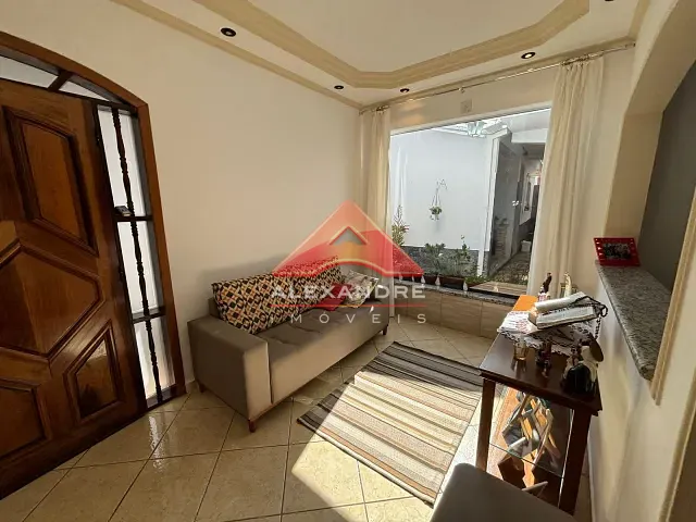 Casa com 360m² 4 quartos e 4 banheiros, à venda, no bairro Vila Tesouro em São José dos Campos