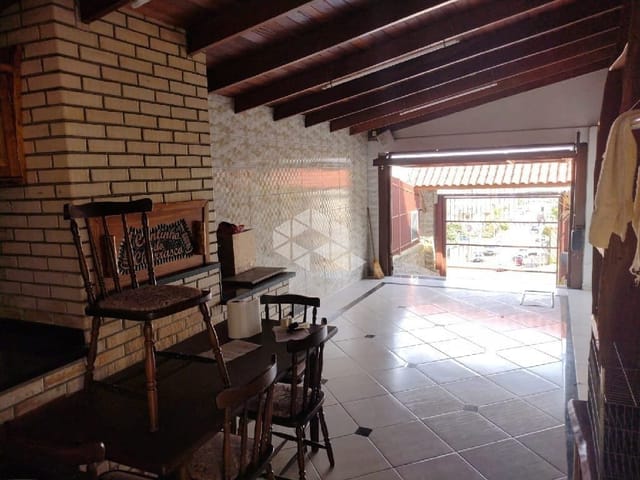Sobrado 3 quartos e 2 banheiros, à venda, no bairro Santa Catarina em Caxias do Sul