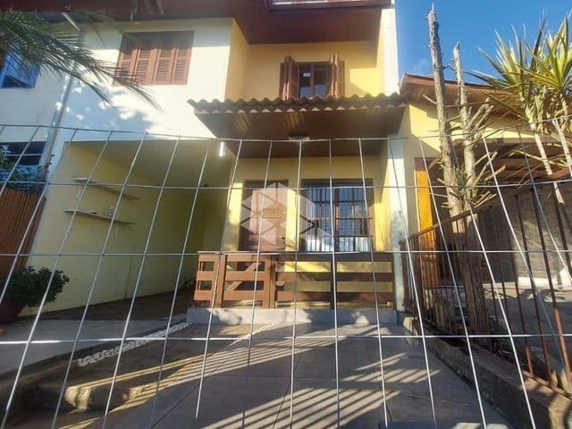 Sobrado 3 quartos e 2 banheiros, à venda, no bairro Santa Catarina em Caxias do Sul