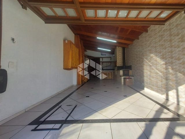 Sobrado 3 quartos e 2 banheiros, à venda, no bairro Santa Catarina em Caxias do Sul