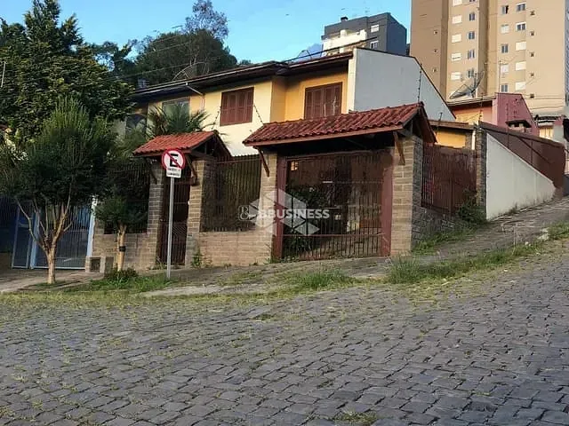 Sobrado 3 quartos e 2 banheiros, à venda, no bairro Santa Catarina em Caxias do Sul