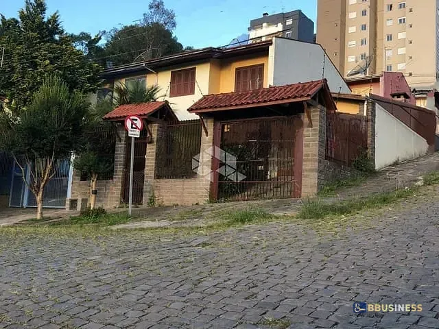 Sobrado 3 quartos e 2 banheiros, à venda, no bairro Santa Catarina em Caxias do Sul