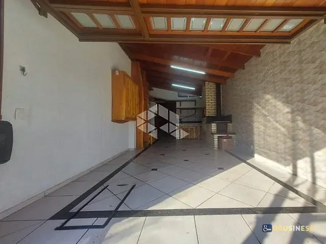 Sobrado 3 quartos e 2 banheiros, à venda, no bairro Santa Catarina em Caxias do Sul