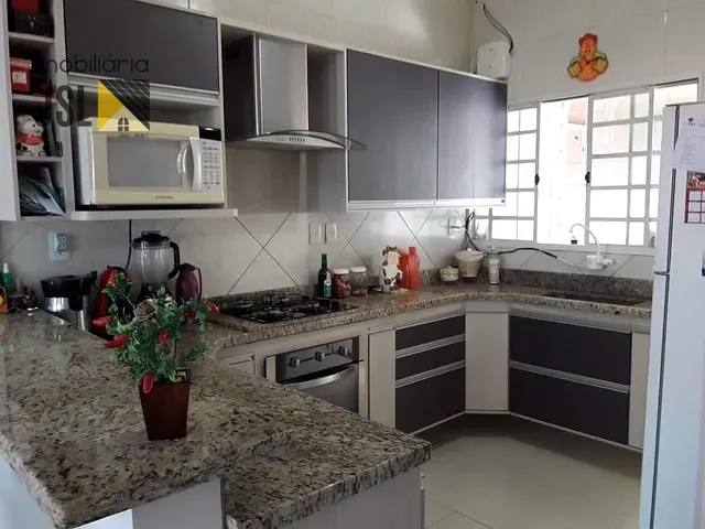 Sobrado com 140m² 3 quartos e 3 banheiros, à venda, no bairro Borda da Mata em Caçapava