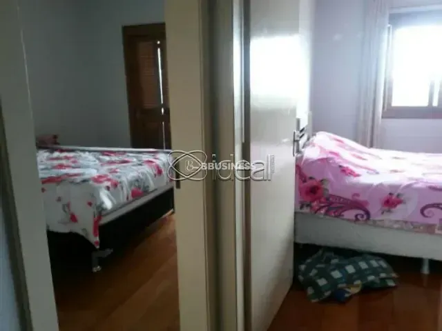 Sobrado 3 quartos e 2 banheiros, à venda, no bairro Cidade Nova em Caxias do Sul