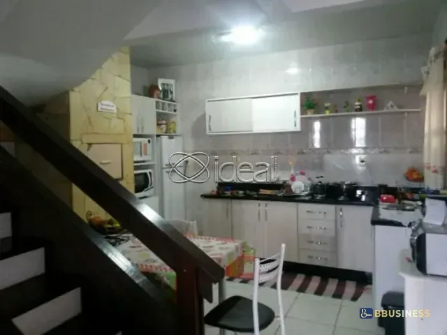 Sobrado 3 quartos e 2 banheiros, à venda, no bairro Cidade Nova em Caxias do Sul
