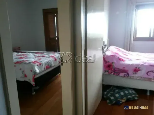 Sobrado 3 quartos e 2 banheiros, à venda, no bairro Cidade Nova em Caxias do Sul