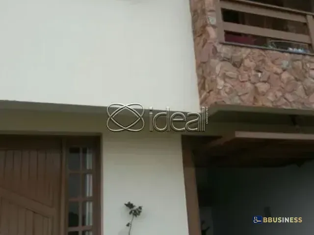 Sobrado 3 quartos e 2 banheiros, à venda, no bairro Cidade Nova em Caxias do Sul