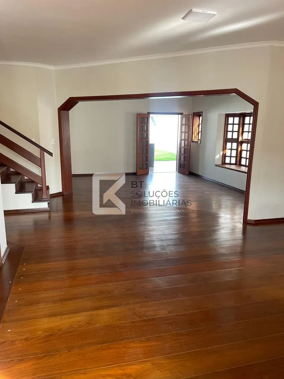 Sobrado, 4 quartos, 311 m² - Foto 1