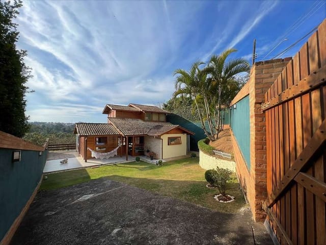 Foto do Sobrado - Sobrado com 3 dormitórios à venda, 172 m² por R$ 1.390.000,00 - Carapicuíba - Carapicuíba/SP | BUSSOCABA ADMINISTRACAO DE BENS E IMOVEIS LTDA