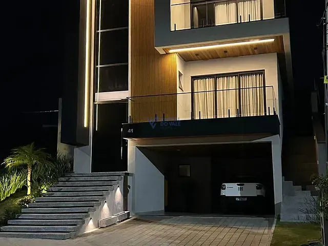 Sobrado com 360m² 4 quartos e 5 banheiros, à venda, no bairro Urbanova em São José dos Campos