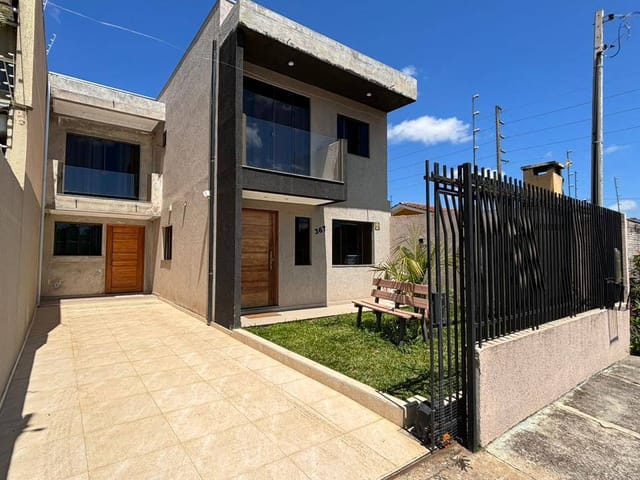 Locação - Sobrado Mobiliado com piscina, 4 quartos (sendo 2 suítes), 4 vagas, Churrasqueira, 240m² - Uvaranas, Ponta Grossa.