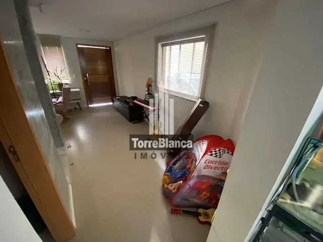 Sobrado com 240m² 4 quartos e 3 banheiros, à venda, no bairro Uvaranas em Ponta Grossa