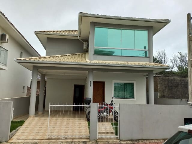 Sobrado com 146m² 3 quartos e 3 banheiros, à venda, no bairro Ingleses do Rio Vermelho em Florianópolis