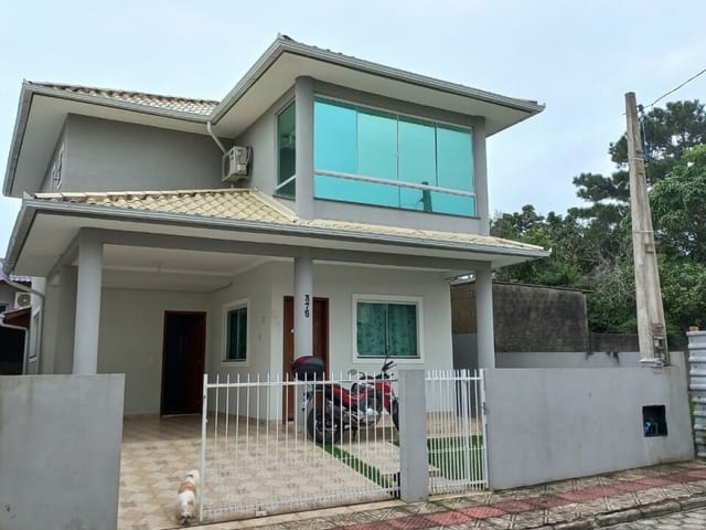 Sobrado com 146m² 3 quartos e 3 banheiros, à venda, no bairro Ingleses do Rio Vermelho em Florianópolis