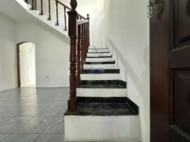 Sobrado 3 quartos e 2 banheiros, à venda, no bairro Parque Martim Cererê em São José dos Campos
