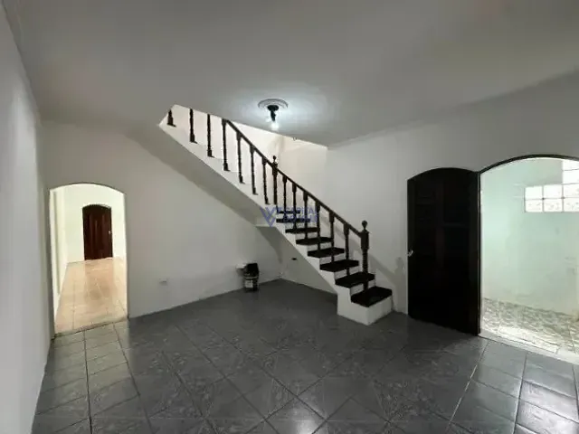 Sobrado 3 quartos e 2 banheiros, à venda, no bairro Parque Martim Cererê em São José dos Campos