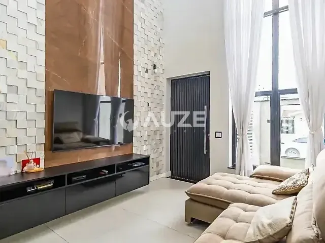 Sobrado com 196m² 3 quartos e 3 banheiros, à venda, no bairro Capão da Imbuia em Curitiba