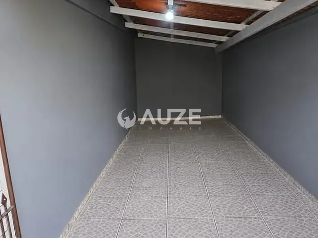 Sobrado com 82m² 3 quartos e 1 banheiro, à venda, no bairro Xaxim em Curitiba