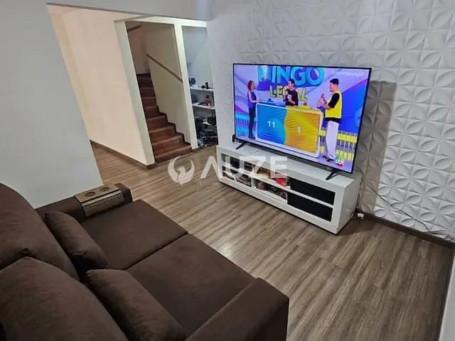 Sobrado com 82m² 3 quartos e 1 banheiro, à venda, no bairro Xaxim em Curitiba