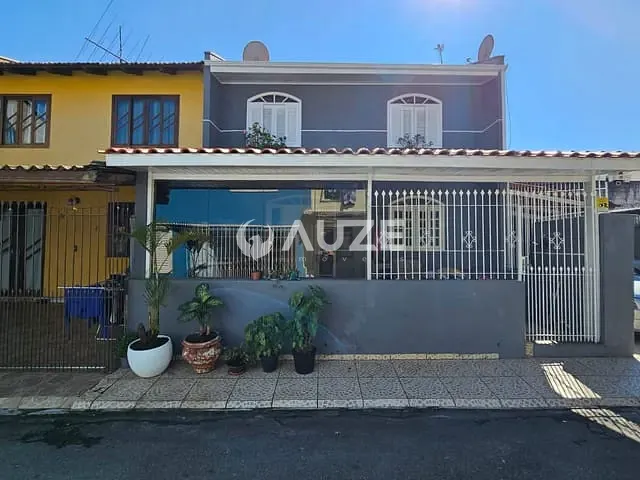 Sobrado com 82m² 3 quartos e 1 banheiro, à venda, no bairro Xaxim em Curitiba