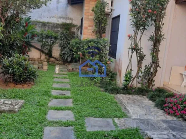 Sobrado com 300m² 5 quartos e 4 banheiros, à venda, no bairro Martim de Sá em Caraguatatuba