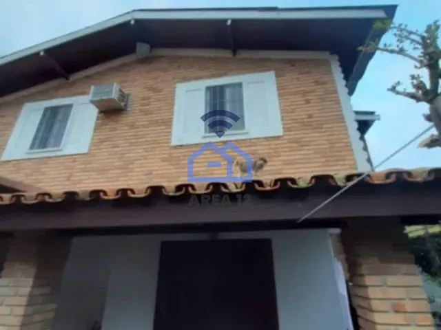 Sobrado com 300m² 5 quartos e 4 banheiros, à venda, no bairro Martim de Sá em Caraguatatuba