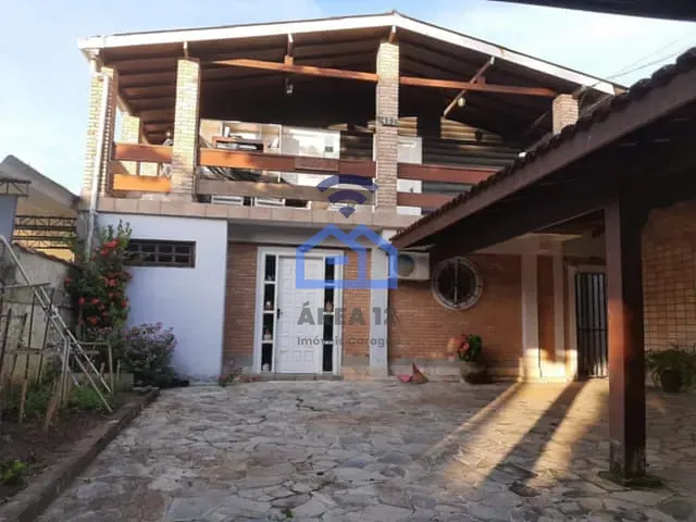 Sobrado com 300m² 5 quartos e 4 banheiros, à venda, no bairro Martim de Sá em Caraguatatuba