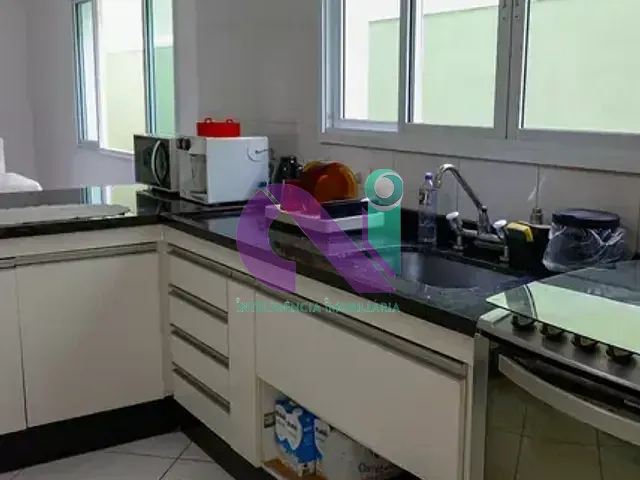 Sobrado com 130m² 4 quartos e 5 banheiros, à venda, no bairro Umuarama em Osasco