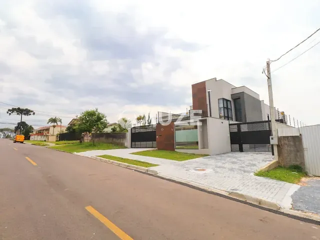 Sobrado com 135m² 3 quartos e 2 banheiros, à venda, no bairro Uberaba em Curitiba