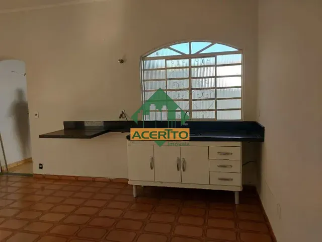 Sobrado com 300m² 5 quartos e 5 banheiros, à venda, no bairro Dona Amélia em Araçatuba