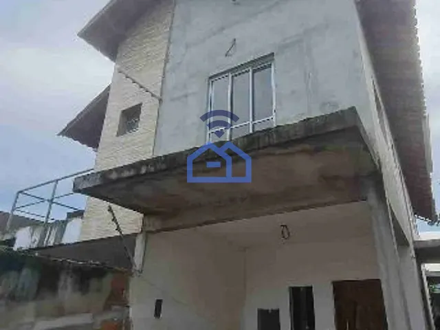 Sobrado com 125m² 5 quartos e 3 banheiros, à venda, no bairro Golfinho em Caraguatatuba