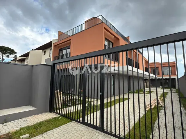 Sobrado com 160m² 3 quartos e 4 banheiros, à venda, no bairro Pilarzinho em Curitiba