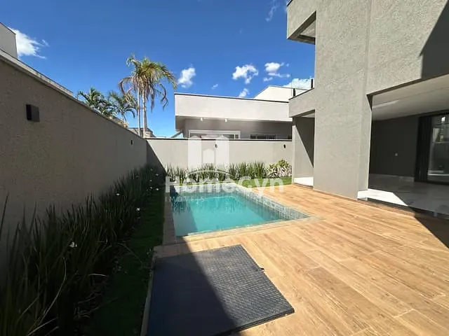 Sobrado com 417m² 4 quartos e 4 banheiros, à venda, no bairro Residencial Goiânia Golfe Clube em Goiânia